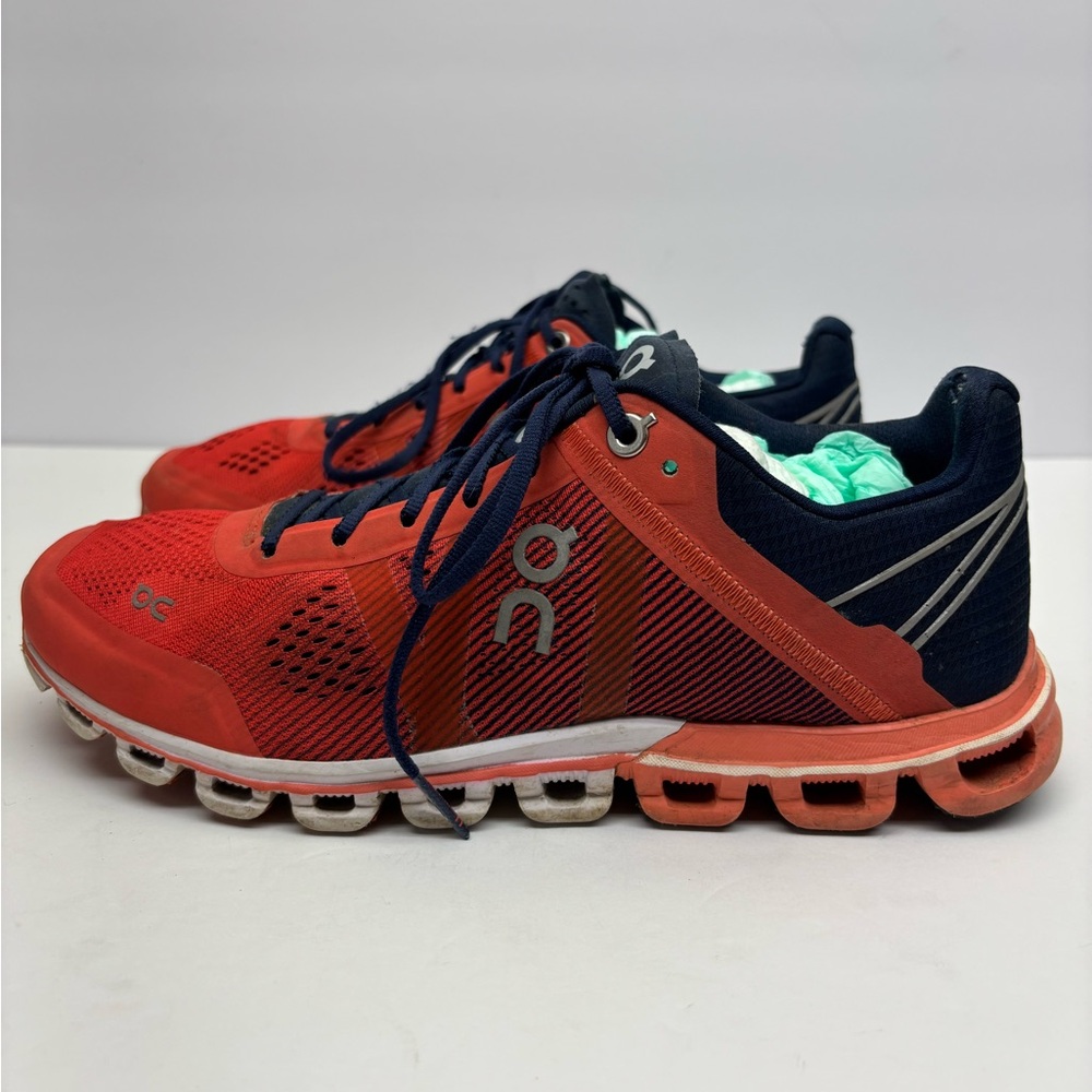 On Clouds Running Athletic Sneakers with Navy Laces SZ 7 women’s, box 34 - Picture 4 of 10